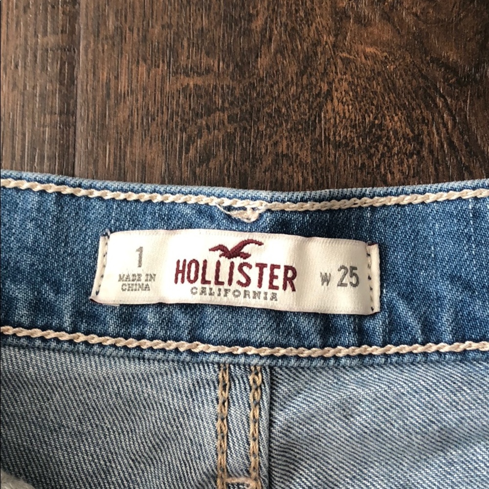 Hollister High Rise Denim Shorts - Picture 3 of 3